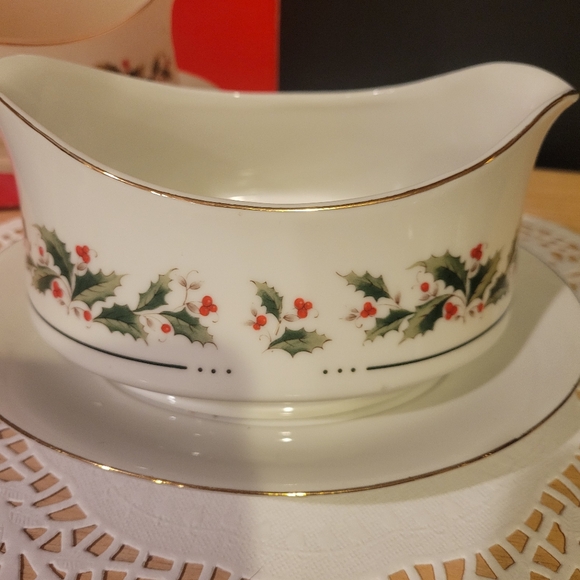 Vintage Holly Yuletide Porcelain Ware Gravy Boat with Saucer Double Spouted - Picture 2 of 8